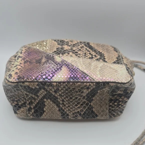 Stella McCartney Faux-Snakeskin Irredesent Camera/Crossbody (EUC)(RARE)(COA)🤍✨️ - Picture 11 of 17